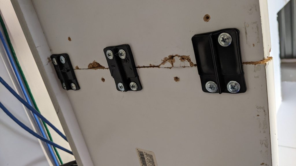 The Nailer alt uses plastic Shelving Bracket